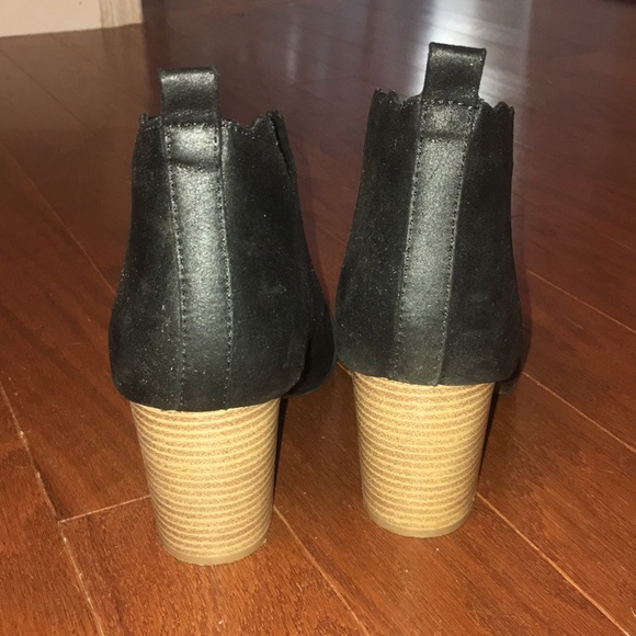 Scalloped Booties - Picture 4 of 5